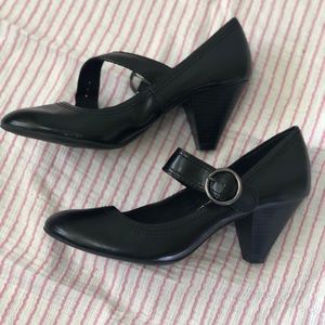 Black Mary Jane heels